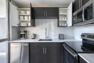 Gold Coast 2br w outdoor terrace nr beach l CHI-1016 - 1