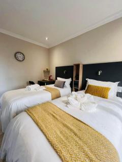 The Curve Suite Guest House - - 4