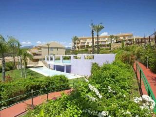 2 Bed Flat-Sleeps4-Pets-Pool-Parking-GolfClub - 1