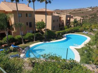 2 Bed Flat-Sleeps4-Pets-Pool-Parking-GolfClub - 2