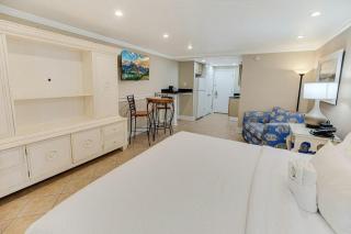 Oceanfront Views King Room with Amenities - 4