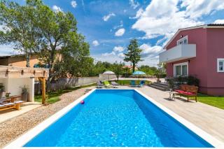 Villa May with a Heated Pool by Istrabook - 8