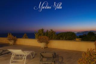 Martin 's Villa. House on the beach with pool - 8