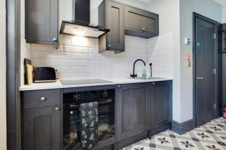 NEW! Boutique 1 Bed Apartment in Hartlepool City Centre by Stay With Us, Perfect for Solo Travellers & Couples, FREE WIFI! - 8