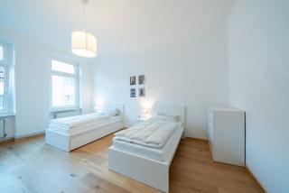 Apt Volt - Modern, neu, komplett ausgestattet, 4 Einzelbetten, zentral mit Waschmaschine Spülmaschine TV Herd Backofen Mikrowelle - 2