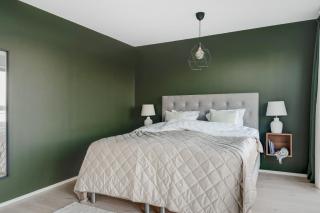 Guestly Homes - 4BR Serene Villa with Garden - Nyköping - 2