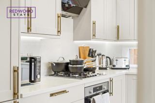 BRAND NEW! Modern Houses For Contractors & Families with FREE PARKING, FREE WiFi & Netflix By REDWOOD STAYS - Farnborough - 7