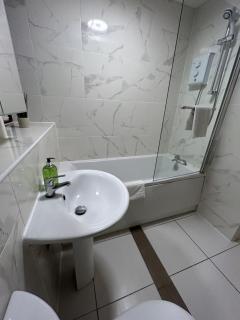 Spacious 3 bedroom apartment close to marina, 2 parking spaces, kingsize or single beds - Southampton - 3