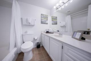 Scottsdale's premium short term getaway, Fully furnished 1 bedroom homes, FREE Golf, cable, utilities, Wi-Fi, parking, pool, and bike trails- Unit 241 apts - 6