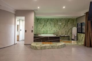 Smaragdi Luxury Jacuzzi Apartment Noho Premium Living - Athens - 1