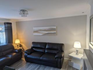 Lovely 2 Bedroom Terrace House - Coatbridge - 4