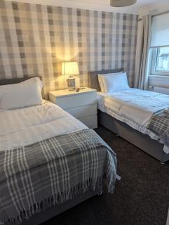 Lovely 2 Bedroom Terrace House - Coatbridge - 6