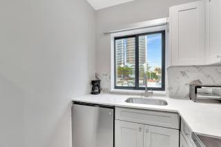 Condo Right off Las Olas Steps to FTL Beach 1A - Fort Lauderdale - 2