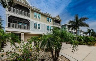 Oceanside Beach Cottage - St Pete Beach - 9