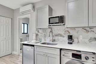 Studio Right off Las Olas - Steps to FTL Beach 2C - 4