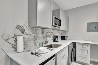 Studio Right off Las Olas - Steps to FTL Beach 2C - 2
