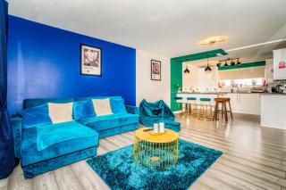 Sleek and Stylish 3 Bed in Greenock - Sleeps 8 - Greenock - 0