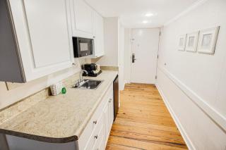 Beaches and Dreams 6th Flr Oceanfront Room - 7