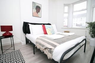 Garden | Parking | 4BR - Newport - 9