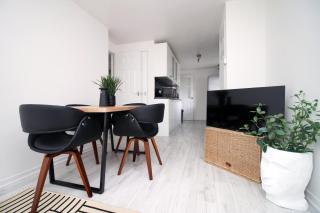 4 BR with FREE on street parking - Bristol - 1
