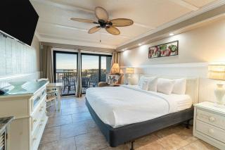 Beautiful Oceanfront King Room 1st Floor Tower - 0