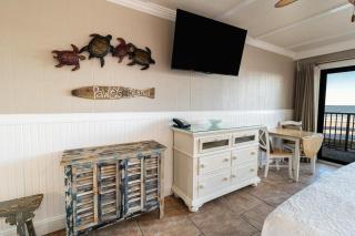 Beautiful Oceanfront King Room 1st Floor Tower - 9