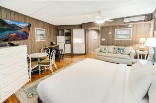 2nd Floor Oceanfront King Room Tower - 7