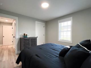 Urban Oasis w/ King Bed – 3 BR Near Duke & DT - Durham - 2