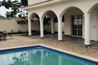 Villa Familiar con Piscina cerca Av Ecológica - La Ureña - 0