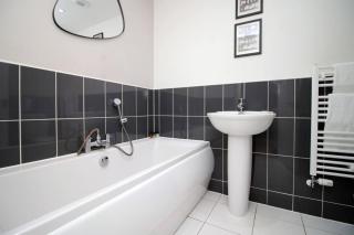 4 BR | Free Parking | Garden - Magor - 6