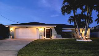 Tropical Breeze Canal Waterfront Home, Heated Pool - Cape Coral - 8