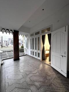 Rudraksh The white Castle Rooms - Varanasi - 1