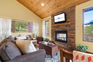 Mountain Estate Lake Front - Blue Eye - 9