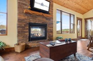 Mountain Estate Lake Front - Blue Eye - 3