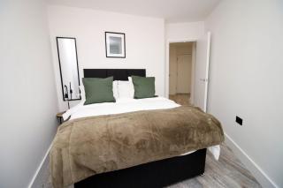 2 BR with Free Parking - 4