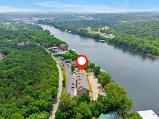 Lakeshore Getaway - Branson - 4