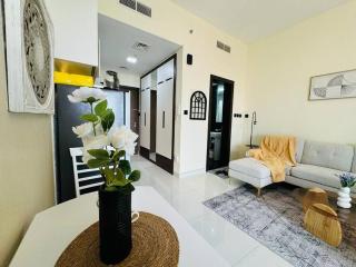 contemporary and cozy living - Dubai - 7