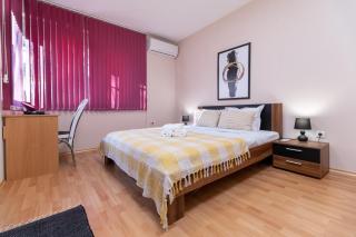 Comfortable 2BR Urban Getaway in City Center - Plowdiw - 1