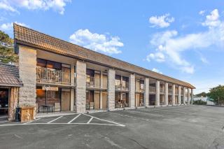 Stonegate Lodge W Pool & Outdoor Firepits Room #201 - Eureka Springs - 2