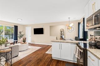 New! Cozy Upper 1BR Flat near Downtown Roseville - Roseville - 1