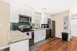 New! Cozy Upper 1BR Flat near Downtown Roseville - Roseville - 9