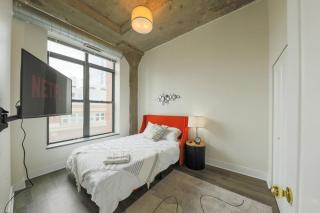 McCormick 2Br-2Ba for up to 8 guests with Optional Parking & Gym Access - Chicago - 9