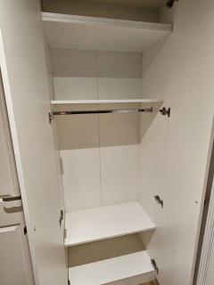 Entire en-suite room in Windsor home with free parking - 6