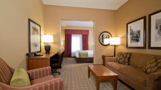 Russell Inn and Suites - Starkville - 7