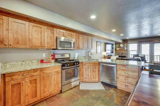 Eden Condo with Community Hot Tub, Close to Skiing - Eden - 4