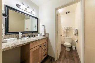 Studio w/Kitchen 2nd Floor #213 at Donner Lake Village - Truckee - 1