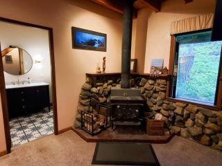 Juneau Cabin near Eaglecrest & Trails - Juneau - 2