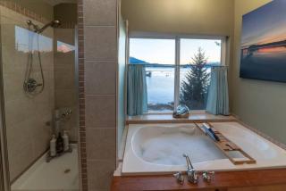 Juneau Oceanfront Home Overlooking Auke Bay - Mendenhaven - 6