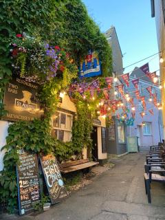 About Time Meva - stylish two-bedroom, dog-friendly home-from-home with parking and garden - Mevagissey - 1