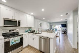 Laptop-Friendly Key Largo Condo with Pool View! - Key Largo - 1